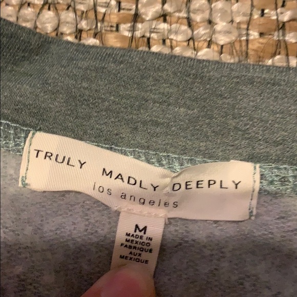 Green Ruffle bottom sweater - Picture 2 of 2